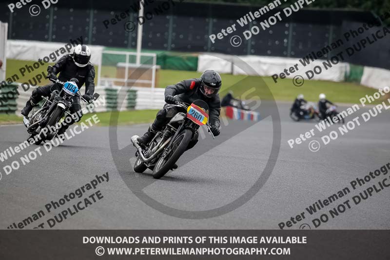 Vintage motorcycle club;eventdigitalimages;mallory park;mallory park trackday photographs;no limits trackdays;peter wileman photography;trackday digital images;trackday photos;vmcc festival 1000 bikes photographs